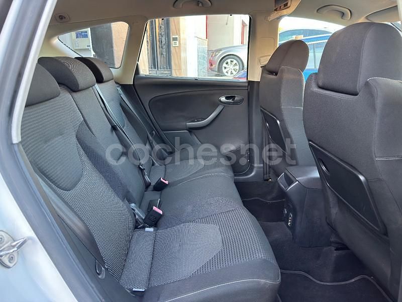 Usado Seat Altea 105 CV (77 kW) 2010 Blanco Monovolumen