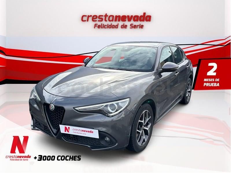 Usado Alfa Romeo Stelvio Sprint 190 CV (139 kW) 2021 Gris / plata SUV
