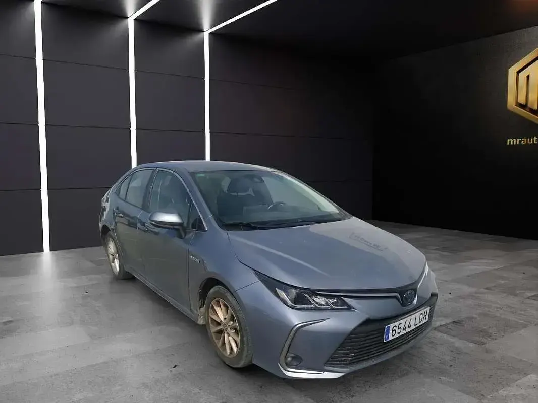 Usado Toyota Corolla Active 122 CV (89 kW) 2019 Gris Berlina