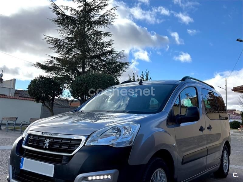 Usado Peugeot TePee Outdoor 100 CV (73 kW) 2016 Gris / plata Monovolumen