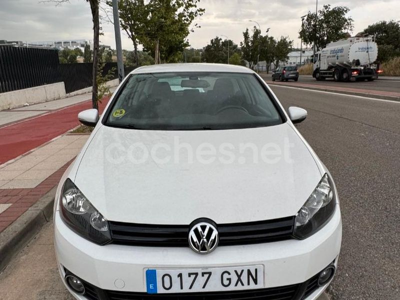Blanco Usado 2010 VW Golf VI Advance Berlina | 7999 € (Precio justo) - Imagen 1/4