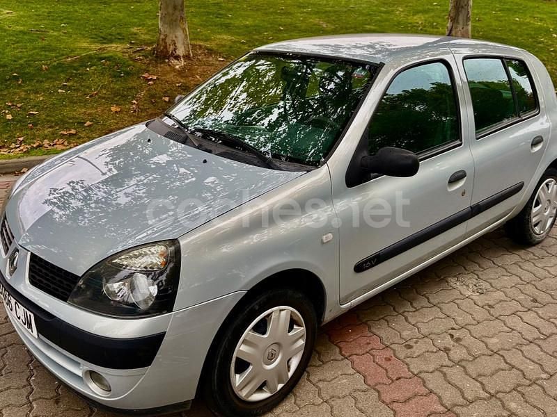 Gris / plata Usado 2003 Renault Clio II Privilege Berlina | 3999 € (Precio justo) - Imagen 1/4