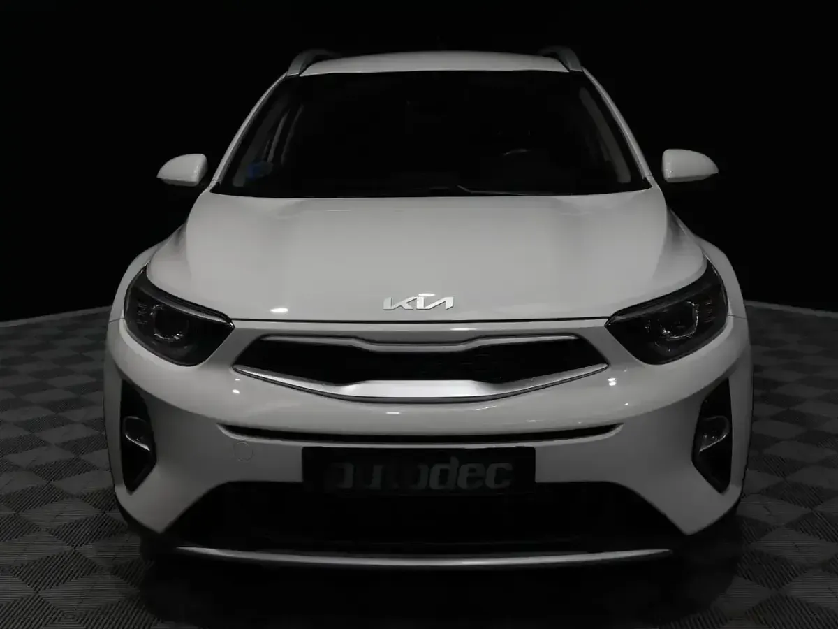 Usado Kia Stonic 101 CV (74 kW) 2023 Blanco SUV