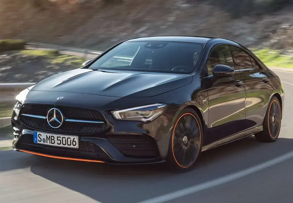 Usado Mercedes CLA200 163 CV (119 kW) 2022 Negro Coupe
