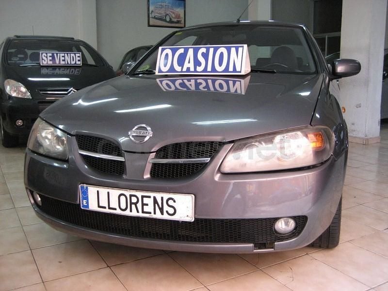 Usado Nissan Almera Tekna 98 CV (72 kW) 2004 Gris / plata Berlina