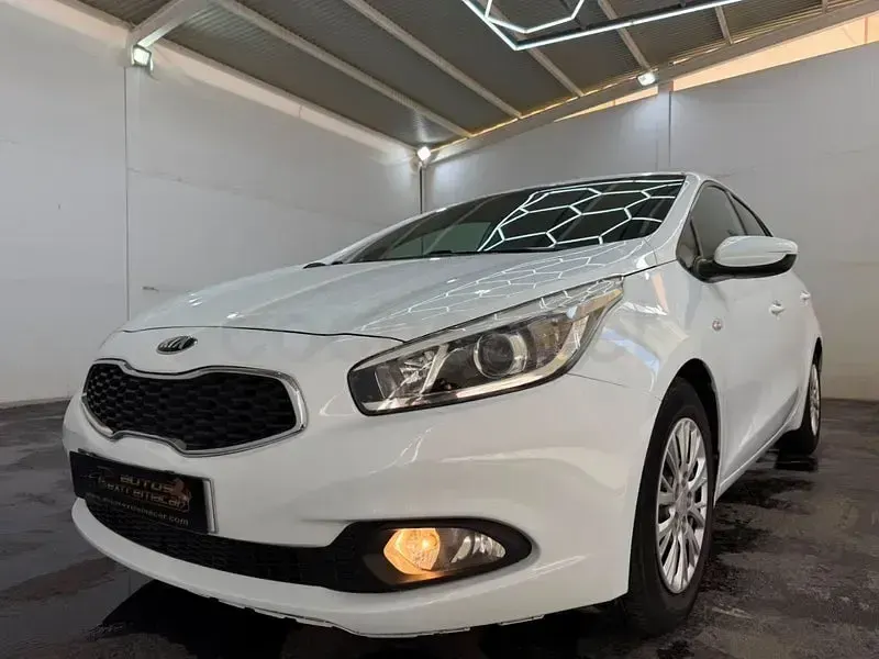 Usado Kia Ceed GT 90 CV (66 kW) 2015 Blanco Berlina