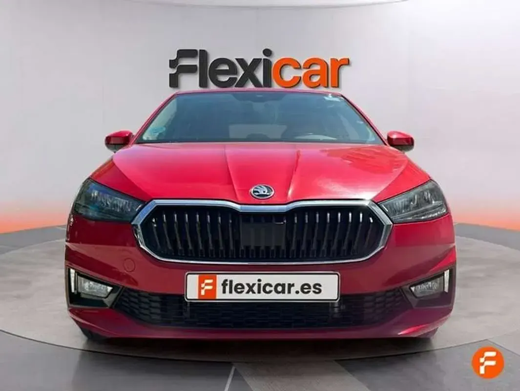 Usado Skoda Fabia Selection 116 CV (85 kW) 2025 Rojo Utilitario