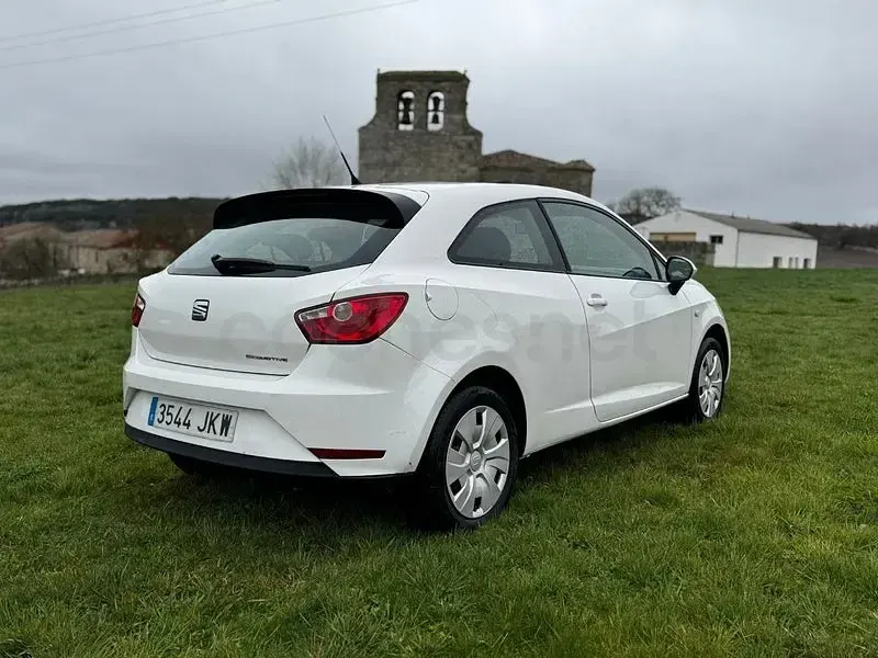 Usado Seat Ibiza SC Ecomotive 75 CV (55 kW) 2016 Blanco Utilitario