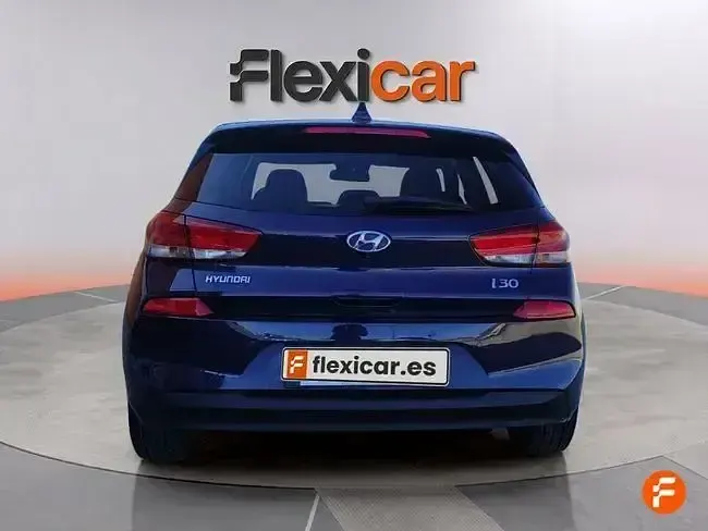 Usado Hyundai i30 120 CV (88 kW) 2019 Azul Berlina