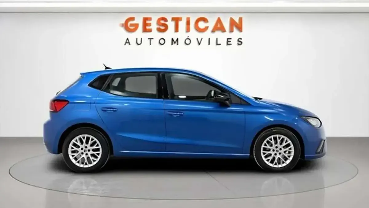 Usado Seat Ibiza FR 116 CV (85 kW) 2025 Azul Utilitario