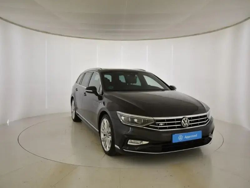 Gris/plata Usado 2021 VW Passat R-line Familiar | 25.990 € (Caro) - Imagen 1/4