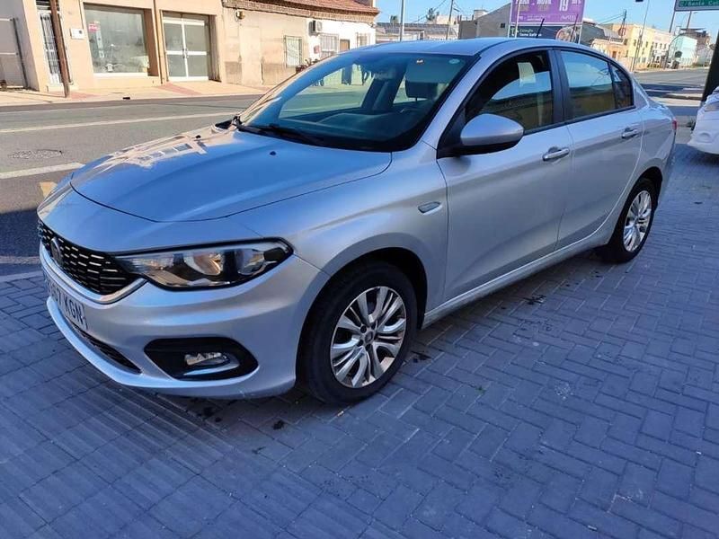 Usado Fiat Tipo Pop 95 CV (69 kW) 2017 Gris Berlina