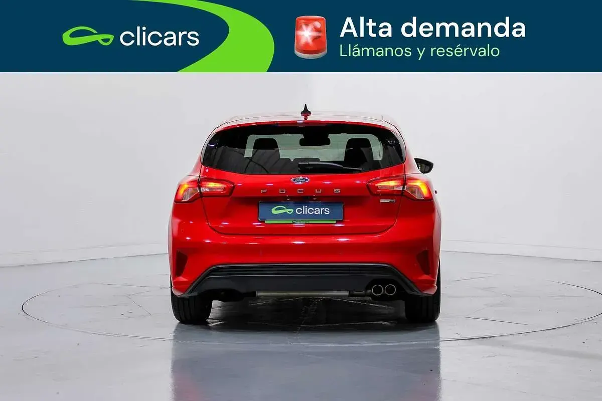 Usado Ford Focus ST-Line 125 CV (91 kW) 2021 Rojo Utilitario