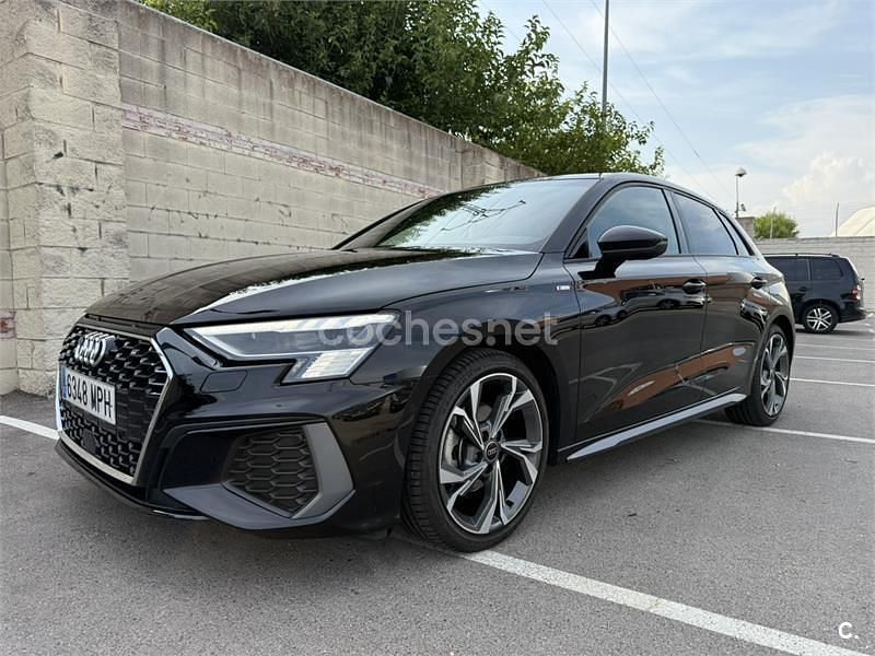 Negro Usado 2024 Audi A3 Sportback Ambiente Berlina | 32.000 € (Un poco caro) - Imagen 1/4