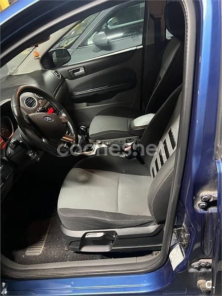 Usado Ford Focus Trend 109 CV (80 kW) 2010 Azul Berlina
