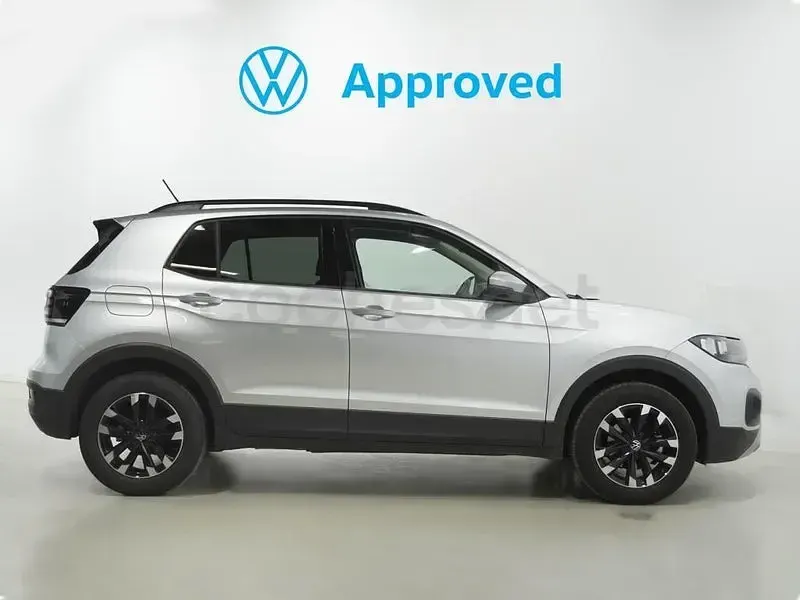 Usado VW T-Cross Advance 110 CV (80 kW) 2022 Gris / plata SUV