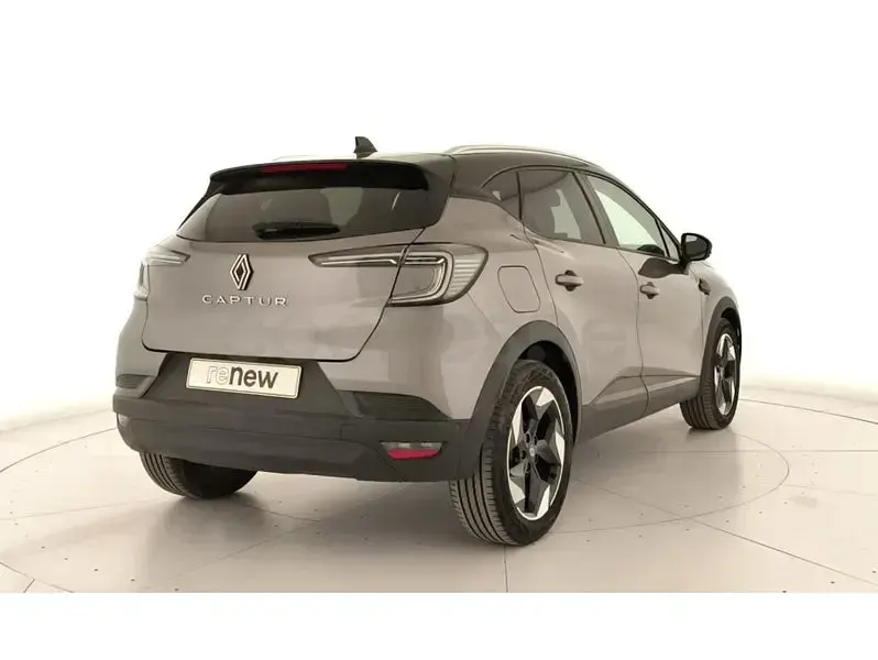 Usado Renault Captur Techno 100 CV (73 kW) 2025 Gris / plata SUV