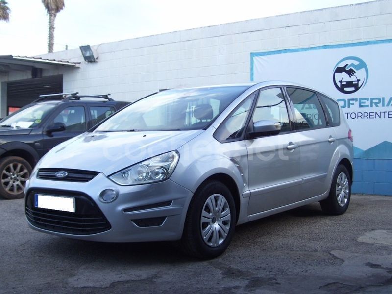 Usado Ford S-MAX Trend 140 CV (102 kW) 2013 Gris / plata Monovolumen