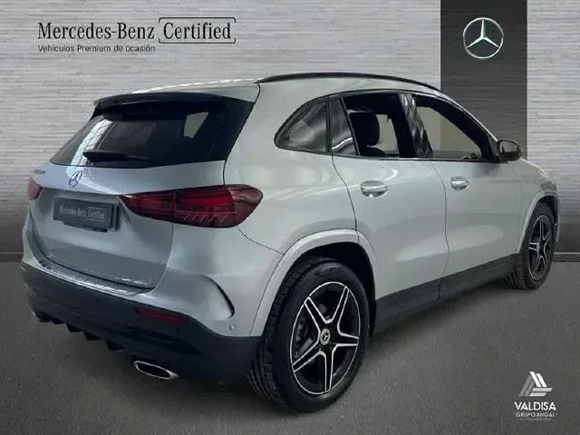 Usado Mercedes GLA200 150 CV (110 kW) 2025 Plata hightech SUV
