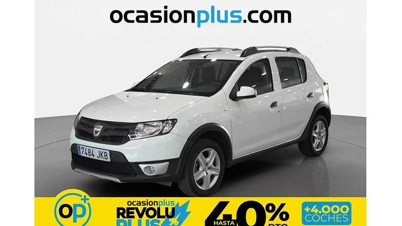 Usado Dacia Sandero Stepway 90 CV (66 kW) 2015 Blanco Utilitario