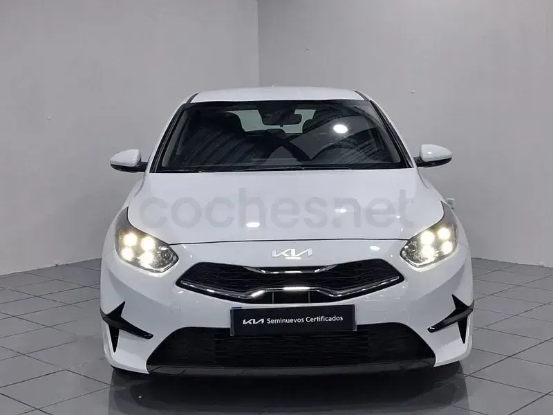 Usado Kia Ceed 136 CV (100 kW) 2023 Blanco Utilitario