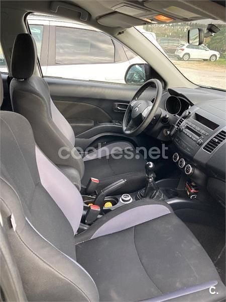 Usado Mitsubishi Outlander Invite 140 CV (102 kW) 2007 Negro SUV