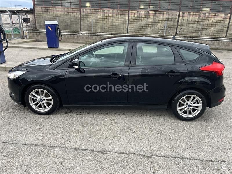 Usado Ford Focus Trend 120 CV (88 kW) 2017 Negro Berlina