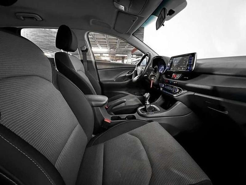 Usado Hyundai i30 120 CV (88 kW) 2022 Blanco Berlina