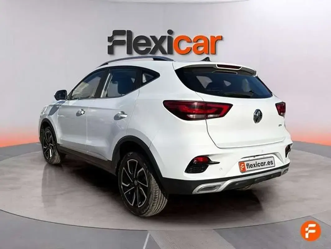 Usado MG ZS Luxury 111 CV (81 kW) 2023 Blanco SUV
