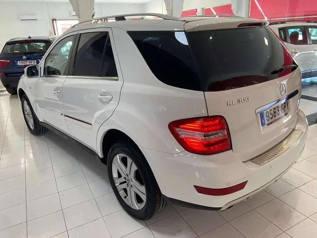 Usado Mercedes ML300 190 CV (139 kW) 2009 Blanco SUV