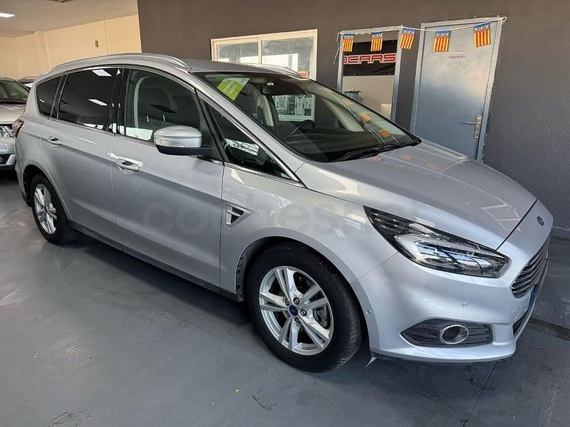 Usado Ford S-MAX Titanium 180 CV (132 kW) 2017 Gris / plata Monovolumen