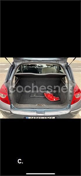 Usado Renault Clio II Authentique 85 CV (62 kW) 2004 Azul Berlina