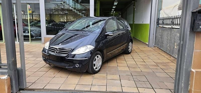 Usado Mercedes A180 109 CV (80 kW) 2008 Negro Utilitario