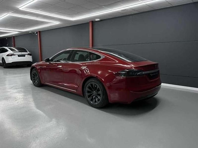 Usado Tesla Model S 386 kW (525 CV) 2019 Rojo Utilitario