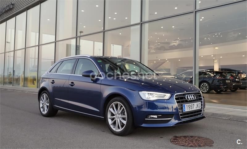 Usado Audi A3 Ambition 110 CV (80 kW) 2015 Azul Berlina