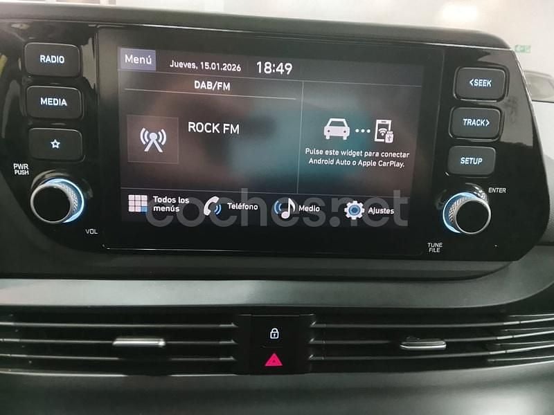 Usado Hyundai i20 100 CV (73 kW) 2024 Verde Berlina