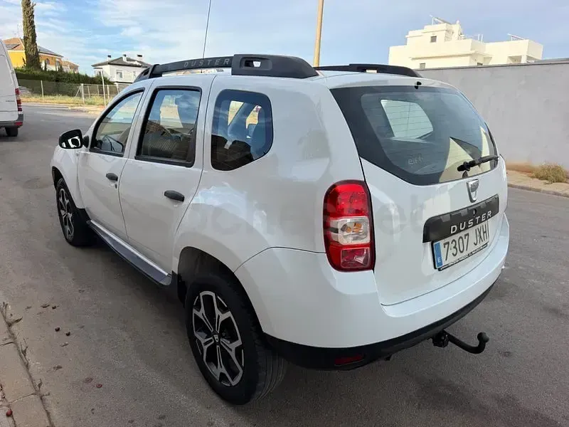 Usado Dacia Duster Ambiance 109 CV (80 kW) 2017 Blanco SUV