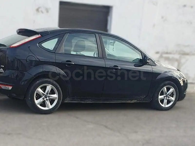 Usado Ford Focus Trend 116 CV (85 kW) 2008 Negro Berlina