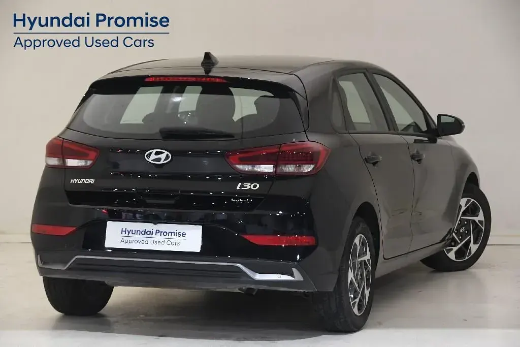 Usado Hyundai i30 100 CV (73 kW) 2024 Negro