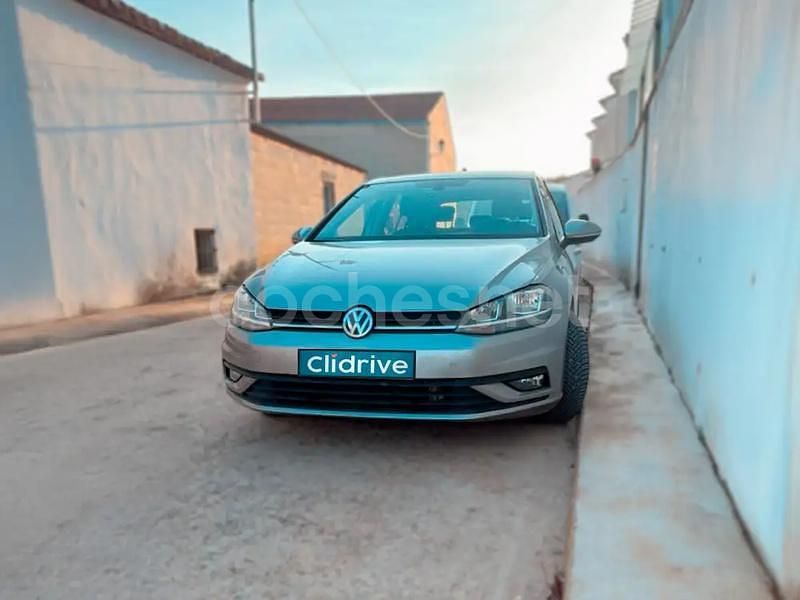 Usado VW Golf VII Advance 115 CV (84 kW) 2018 Gris / plata Berlina