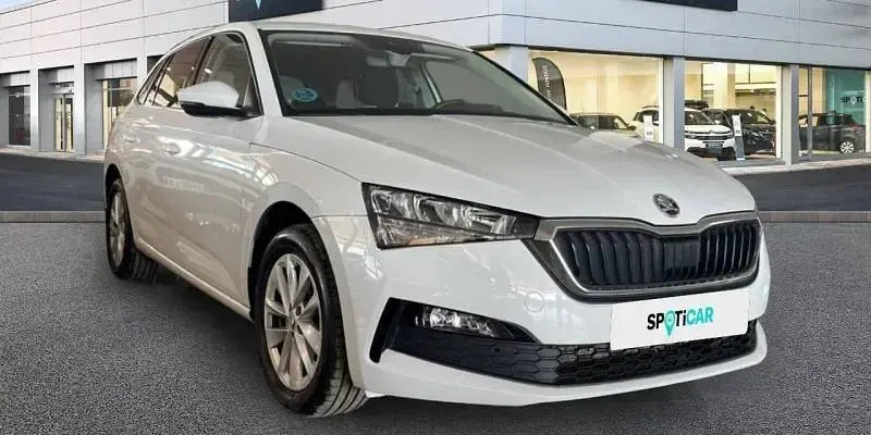 Usado Skoda Scala Selection 116 CV (85 kW) 2024 Blanco Utilitario
