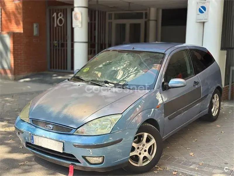 Usado Ford Focus Trend 100 CV (73 kW) 2003 Azul Berlina