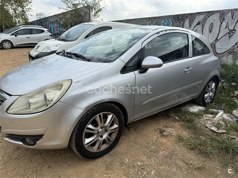 Gris / plata Usado 2007 Opel Corsa Enjoy Berlina | 2500 € (Buen precio) - Imagen 1/3
