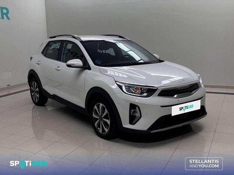Usado Kia Stonic 101 CV (74 kW) 2021 Blanco SUV