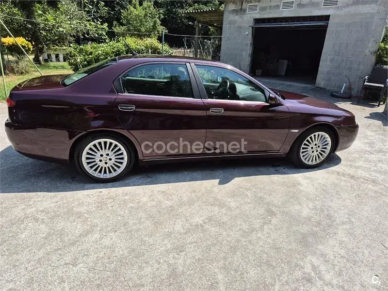 Usado Alfa Romeo 166 Distinctive 175 CV (128 kW) 2003 Granate Berlina