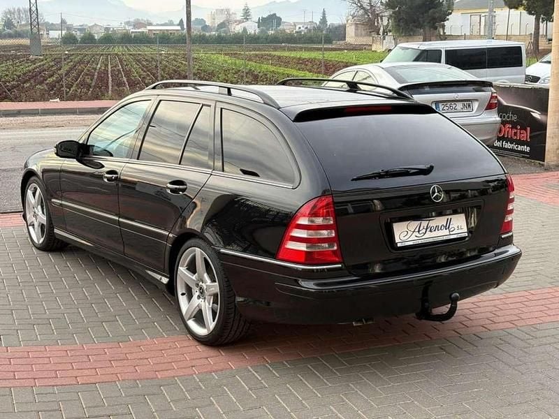 Usado Mercedes C320 Avantgarde 224 CV (164 kW) 2007 Negro Familiar