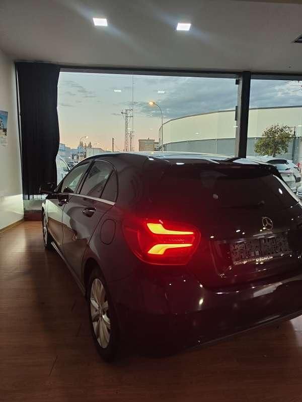 Usado Mercedes A180 109 CV (80 kW) 2016 Burdeos Utilitario