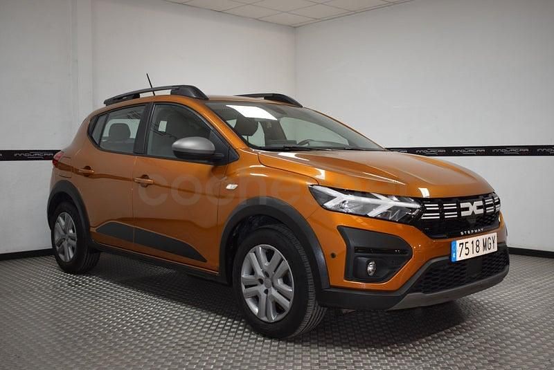 Usado Dacia Sandero Expression 101 CV (74 kW) 2023 Naranja Berlina
