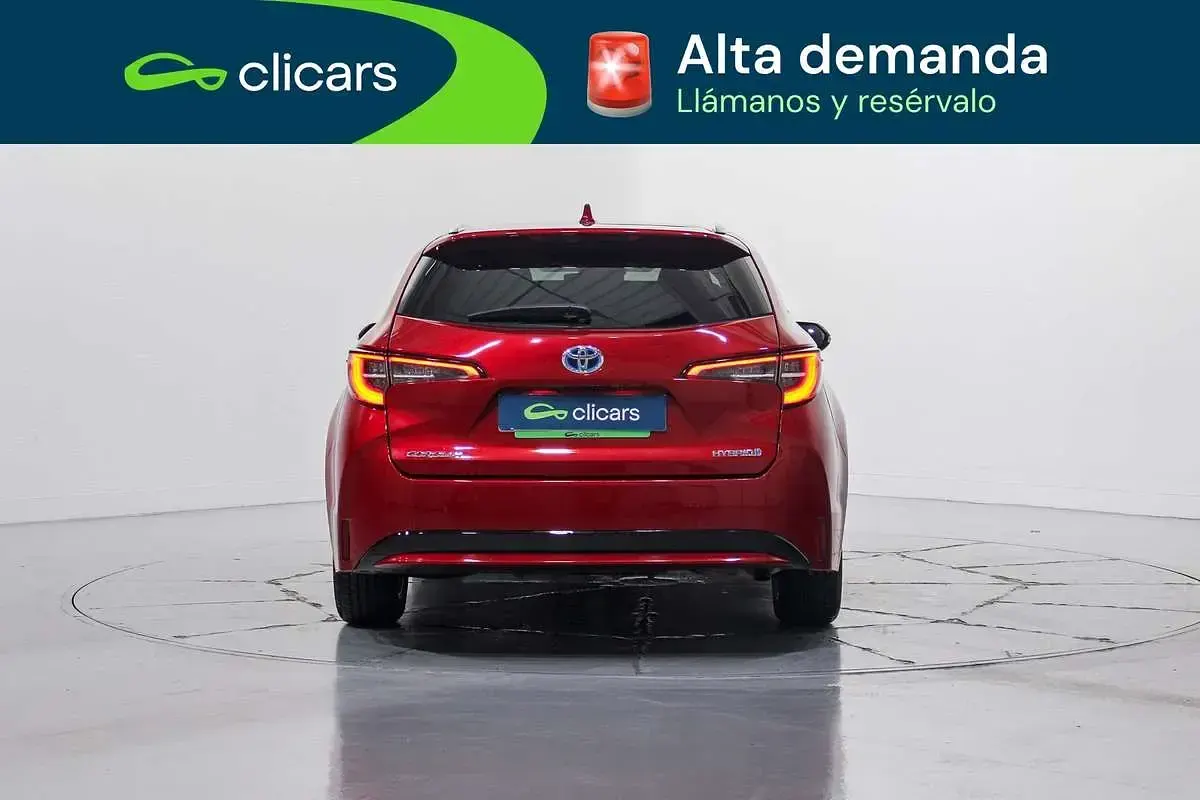 Usado Toyota Corolla Active 98 CV (72 kW) 2021 Rojo Familiar