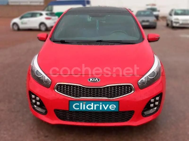 Usado Kia Ceed GT GT-Line 136 CV (100 kW) 2017 Rojo Berlina